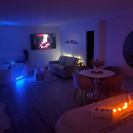 Love Room - Cocon Room - Toulon - אוליאולה מראה חיצוני תמונה