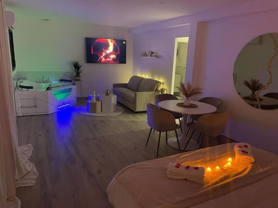 Love Room - Cocon Room - Toulon - אוליאולה מראה חיצוני תמונה