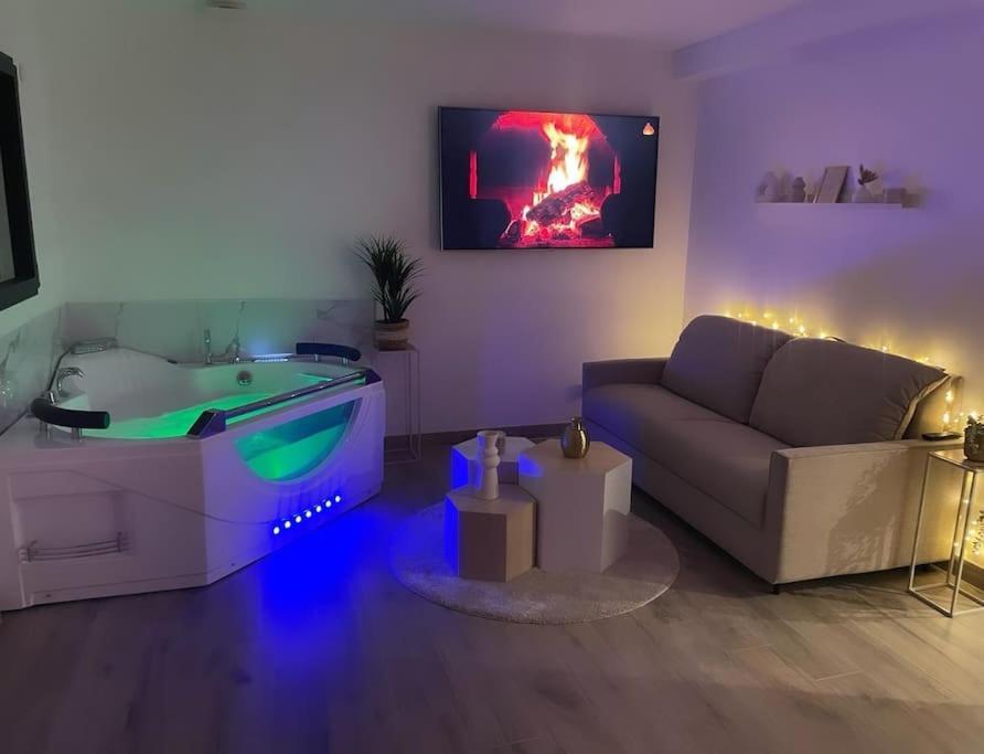 Love Room - Cocon Room - Toulon - אוליאולה מראה חיצוני תמונה