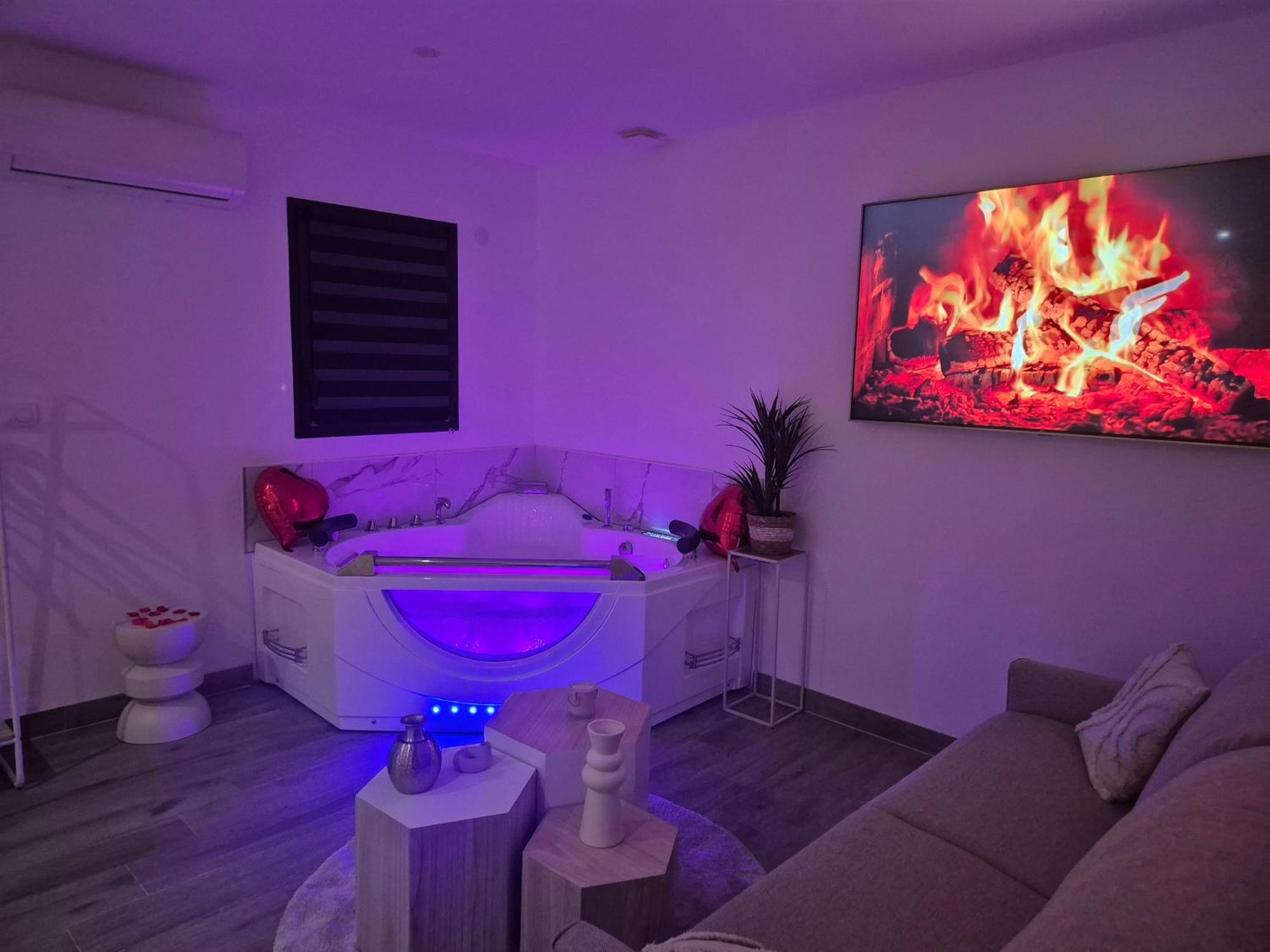 Love Room - Cocon Room - Toulon - אוליאולה מראה חיצוני תמונה