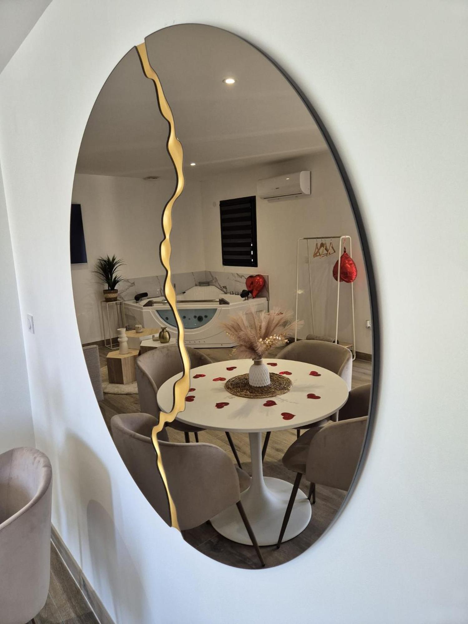 Love Room - Cocon Room - Toulon - אוליאולה מראה חיצוני תמונה