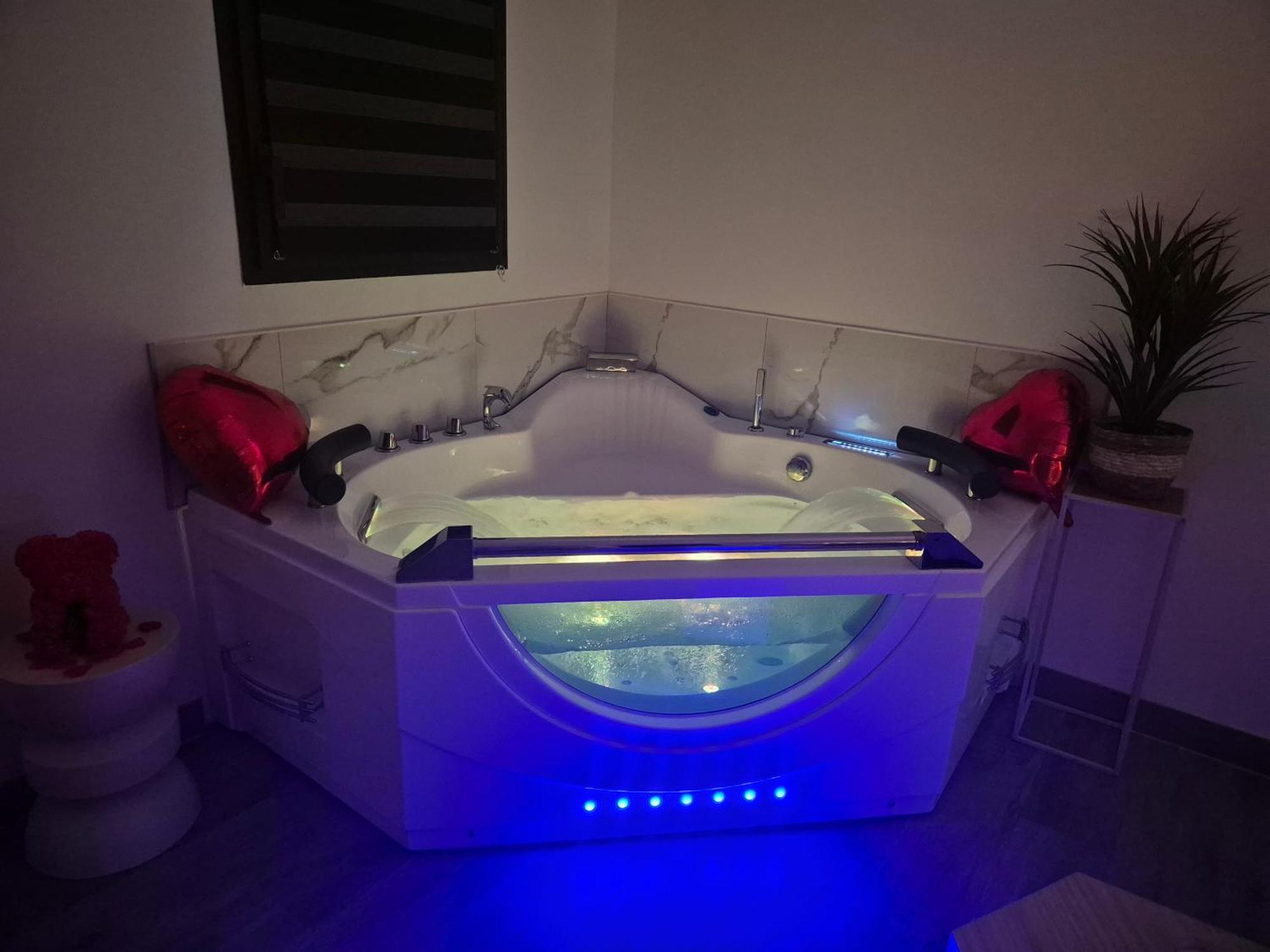 Love Room - Cocon Room - Toulon - אוליאולה מראה חיצוני תמונה