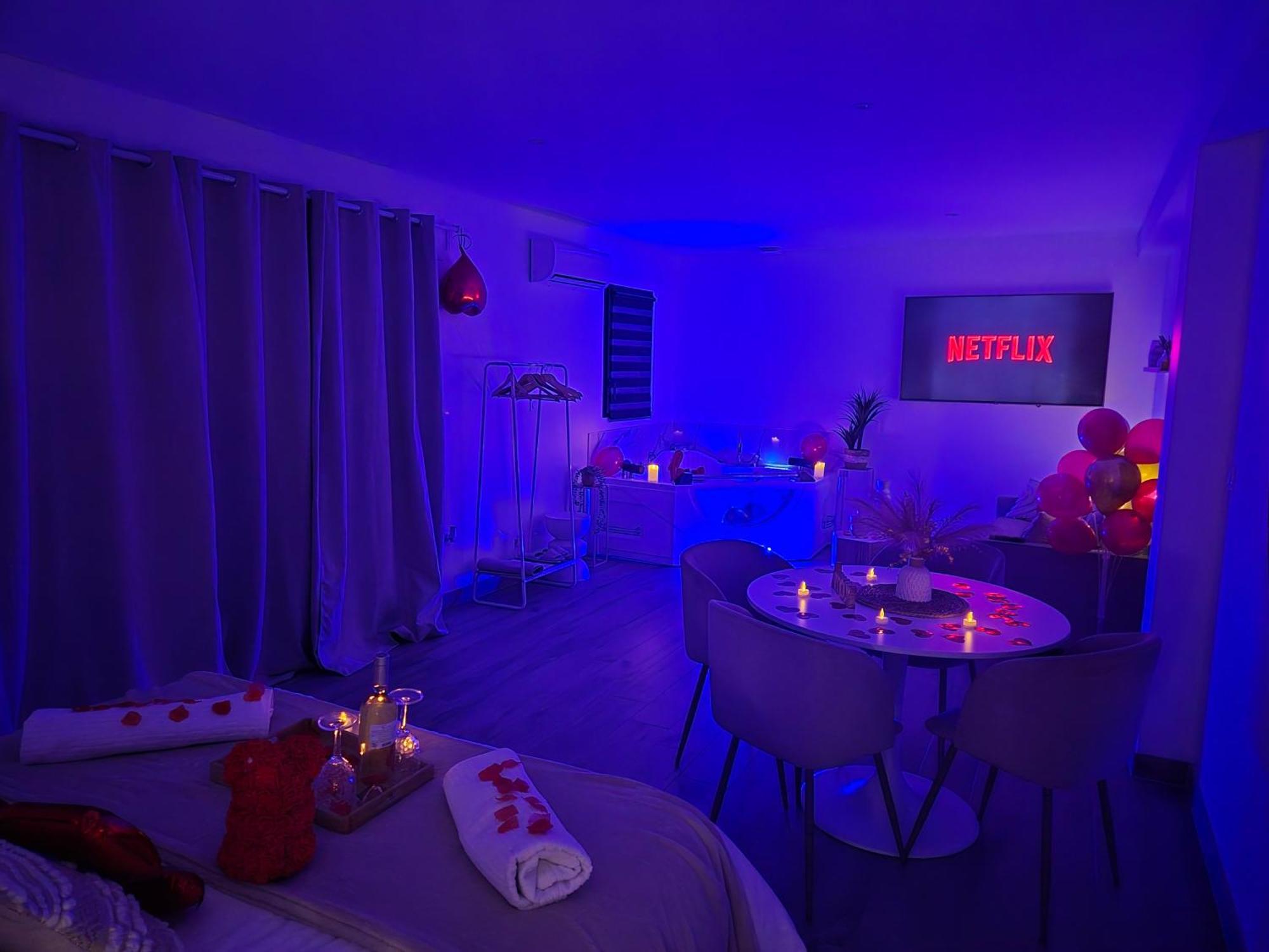 Love Room - Cocon Room - Toulon - אוליאולה מראה חיצוני תמונה
