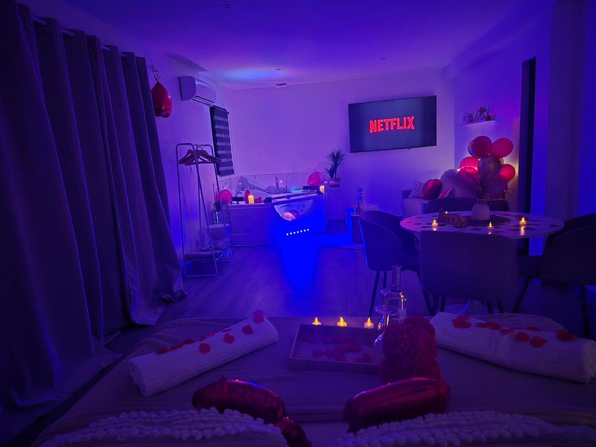 Love Room - Cocon Room - Toulon - אוליאולה מראה חיצוני תמונה